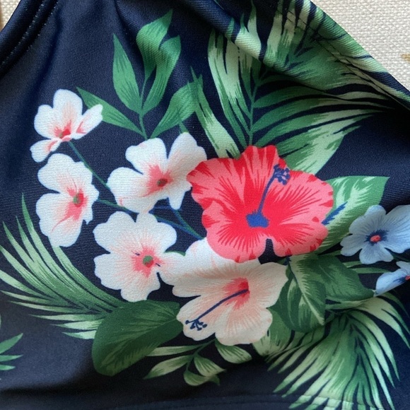 Old Navy Women’s Navy Blue Hawaiian Tropical Bathing Suit Top Size Medium - Picture 6 of 6